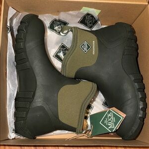 NWT Edgewater Classic Muck Boots Men's Green Waterproof Ankle Boots